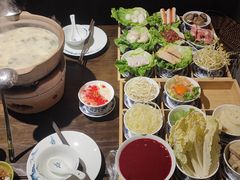-聚汇三少·龙虾·中餐厅(莫邪路新天地店)