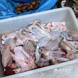 今天我要带你们探索一家超赞的海鲜大排档