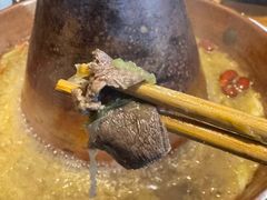 -果松木炭酸菜铜火锅·外婆参鸡汤