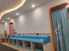 -蓝旗亲子游泳(范湖万达广场店)