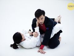 -菠萝格斗巴西柔术训练馆