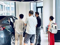 -TESLA 特斯拉(上海太古汇体验店)
