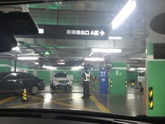 -白玉兰广场停车场