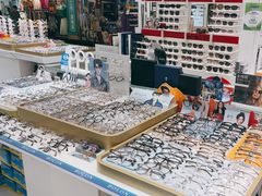-美式眼镜·授权蔡司.依视路.尼康.豪雅.明月(人民广场店)
