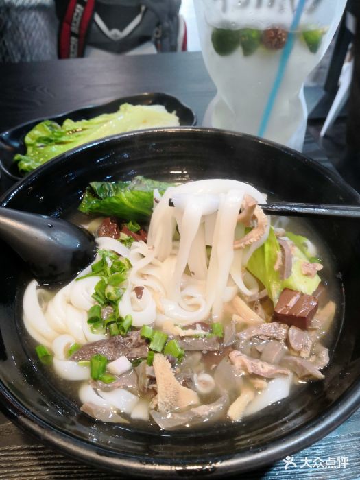 咩爷·羊肉粉面专家(惠福东店)羊杂河粉图片 - 第1张