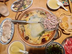 -洱火云南酸菜牛肉火锅(石景山当代商城店)