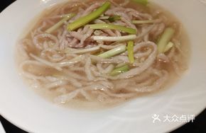 Clear Soup with Shredded Pork Tenderloin