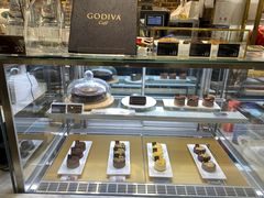 面包甜点陈列柜-GODIVA(王府井apm店)