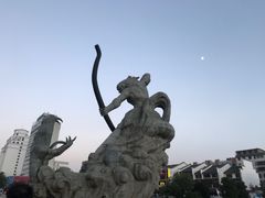 -巴陵广场