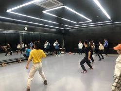 点击看大图 -单色舞蹈