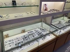 -光明眼镜·蔡司授权(徐泾店)