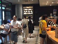 等位区-星巴克臻选(郑州国贸360广场店)