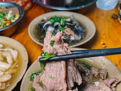 -大众跷脚牛肉馆·非遗传承单位(峨眉山店)