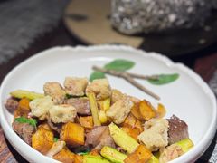 九层塔鹅肝爆炒牛肉粒-艺术食堂(创意料理)