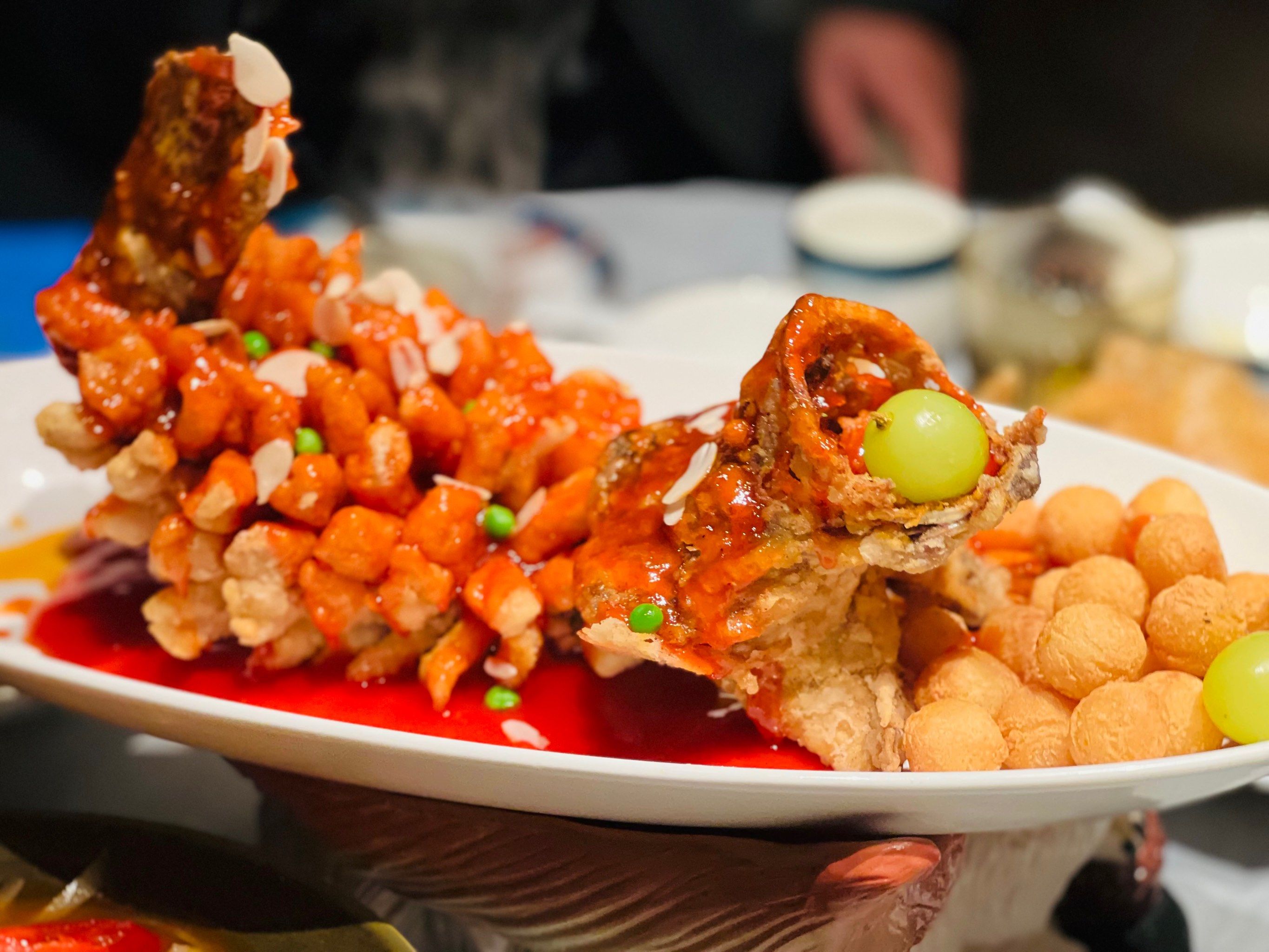 苏州城里的美食
吴越荣记,是苏邦菜连锁餐厅,我们去的这家在斜塘