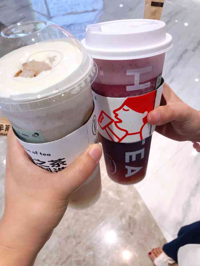 喜茶(正大广场店)-"[猪头][猪头]路过奶茶店看见一对情侣.