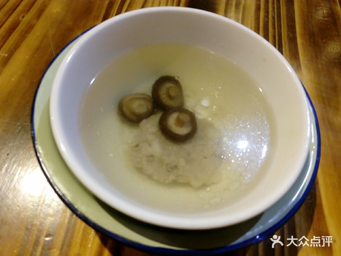 万方圆拌粉瓦罐汤(红谷凯旋店)香菇肉饼瓦罐汤图片