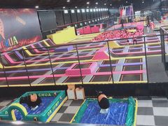 -嘿哟动霸CHUA·新潮玩运动娱乐中心·蹦床滑冰团建乐园