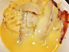 猪颈肉芝士捞公仔面-新记餐厅(香槟大厦店)