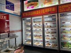面包甜点陈列柜-唐记煌大坨卤牛肉串串(瑞南街店)