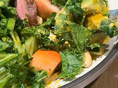 煎牛肉轻蔬桃子能量碗-Wagas(静安嘉里中心店)