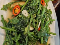 -Chom Cafe and Restaurant