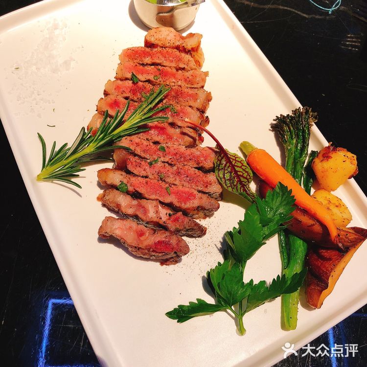 杭州氛围感💯西餐厅——EATA牛肉酒廊