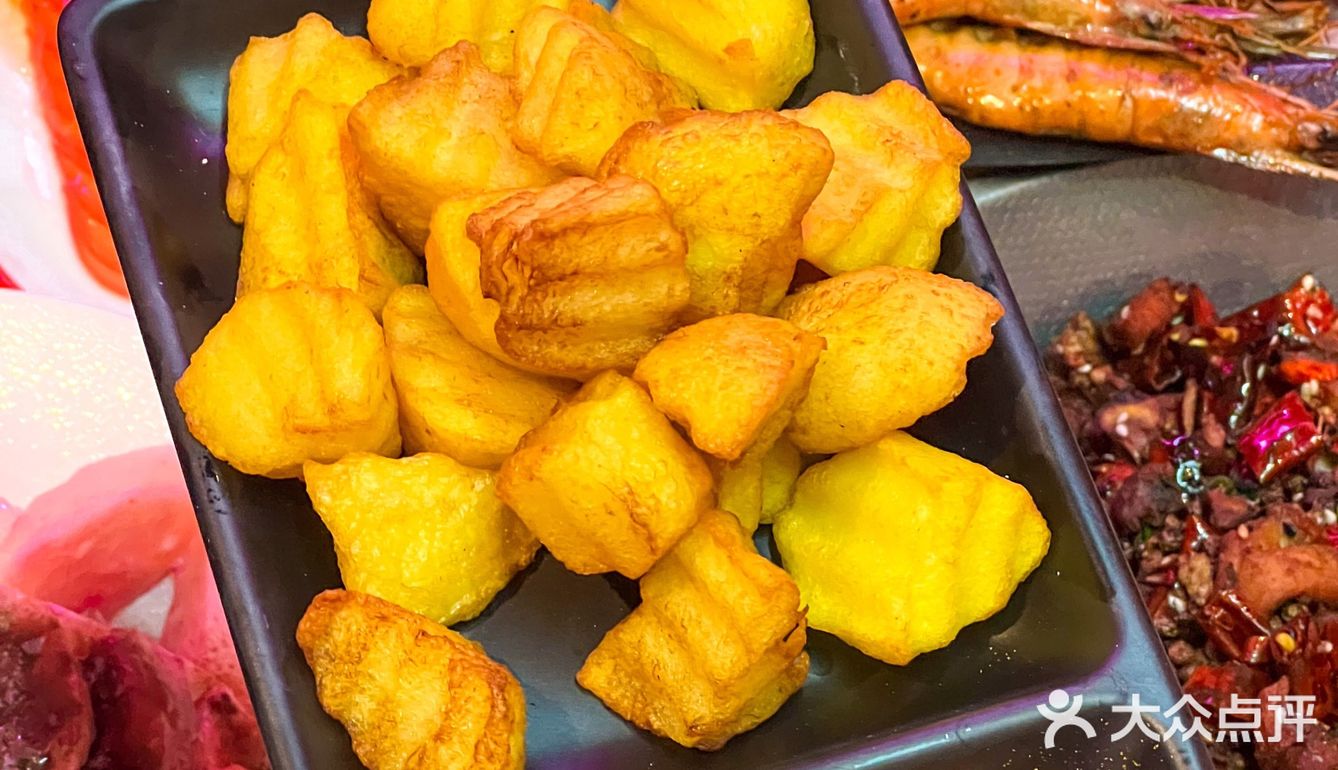 火爆济南的老金烧烤来青岛啦‼️肉串夹饼喷香