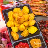 火爆济南的老金烧烤来青岛啦‼️肉串夹饼喷香
