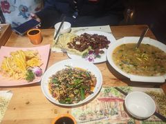 -月亮眼花园餐厅书吧酒吧