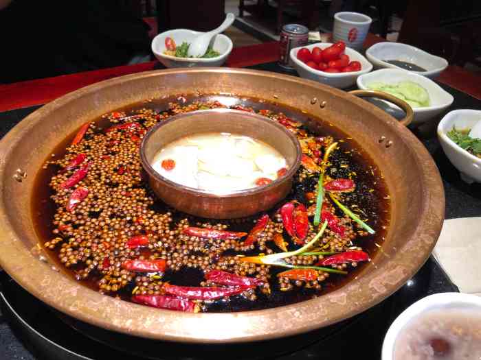 重庆老石匠鲜菜土火锅-"休息日,大老远的携家带口来吃火锅啦!门店.