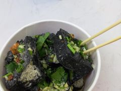 -黑色经典·长沙臭豆腐(粤华路店)