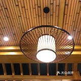 有肉，寿司，大酱汤，石锅拌饭。一定能吃饱吃好