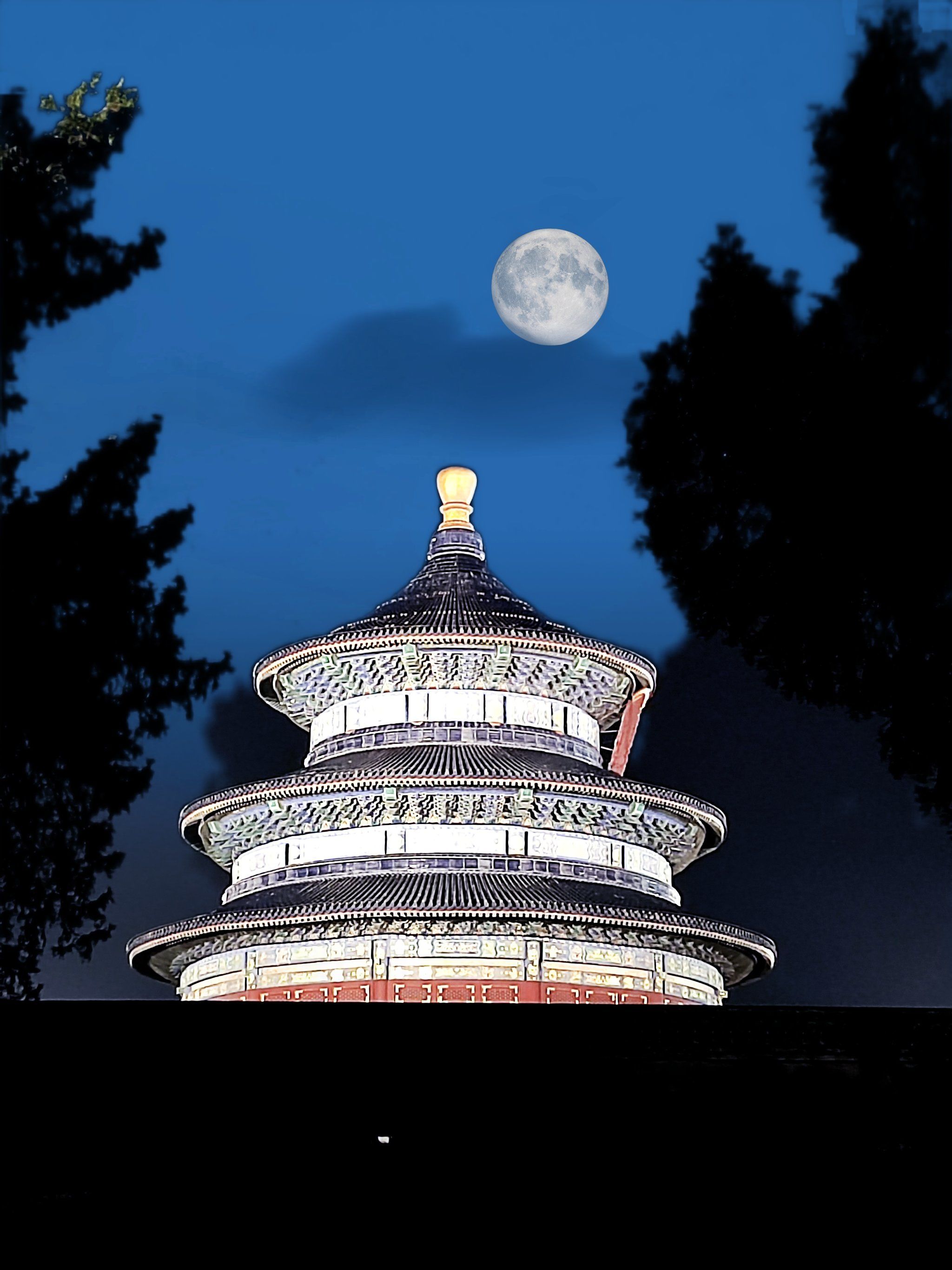 0元玩转这座城 天坛公园在每周五周六晚上有夜景照明,现在已是网红