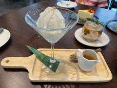 -Chom Cafe and Restaurant