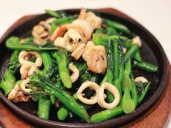鱿鱼虾球炒芥兰-简·东山小厨(东山口店)