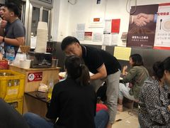 等位区-郭记小街麻辣烫(南小街总店)