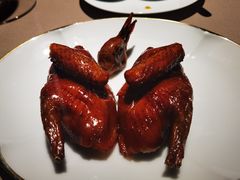 脆皮乳鸽-荣轩(新荣记环球金融中心店)