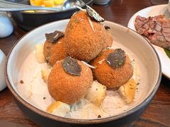 黑松露奶油丸子-Chom Cafe and Restaurant