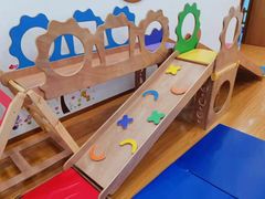 -抱抱熊托育中心(大悦城店)