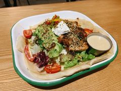 照烧鸡肉配牛油果拉法沙拉-HELLO 27 意面·沙拉·帕尼尼