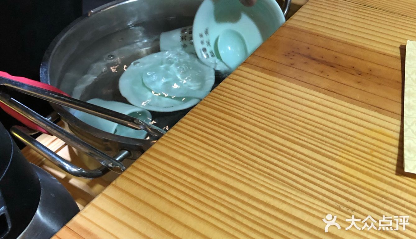 味道不错，炸豆皮量大，高峰时期排队需要点时间