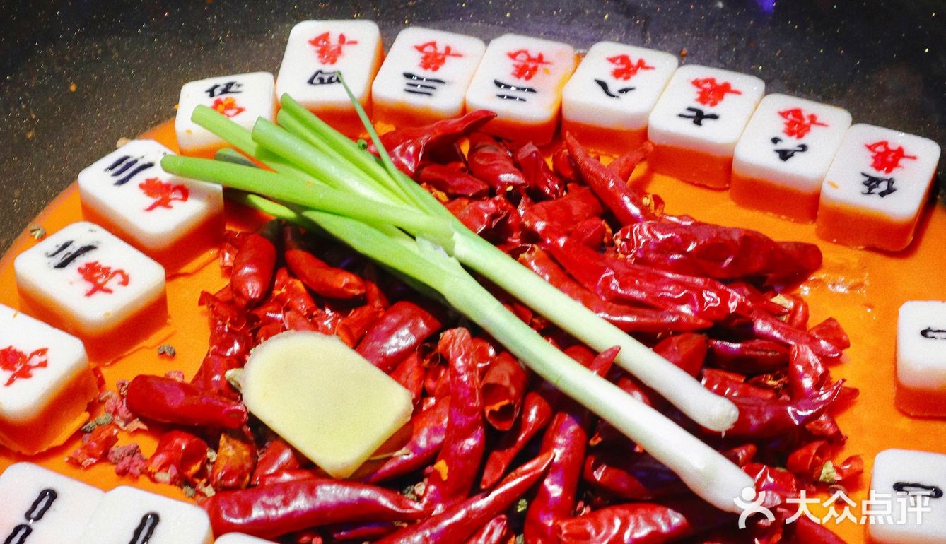 成都新华公园旁的川潮火锅店，老板真能想！