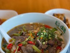 小炒黄牛肉米粉-呷佬·长沙手工米粉(金沙江路店)