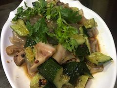 肘花拉皮拍黄瓜-三子下水馆(南十四道街151号店)