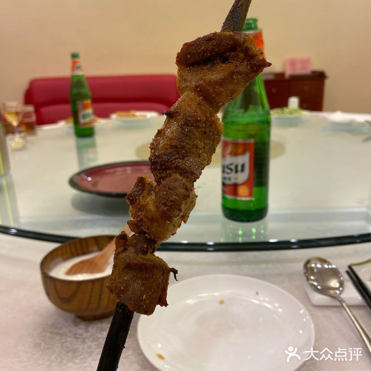 新疆羊肉配大乌苏的快乐