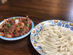 -歹歹的加个面过油肉拌面