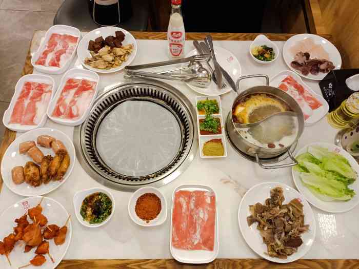 尚品宫海鲜烤肉牛排火锅自助(万家丽店)-"就在万家丽广场8楼~地方还蛮