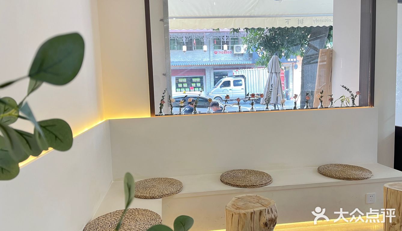 一间名为【树下】的咖啡店