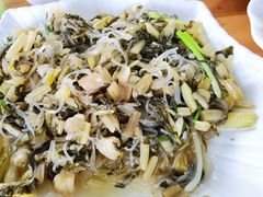 酸菜炒粉丝-黄记四更烤乳猪店